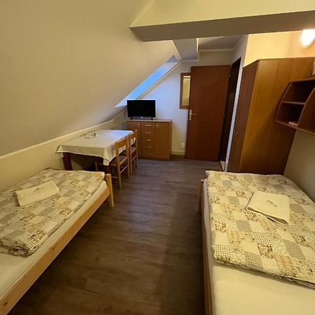 Penzion Pod Zámkem Průhonice Exterior foto