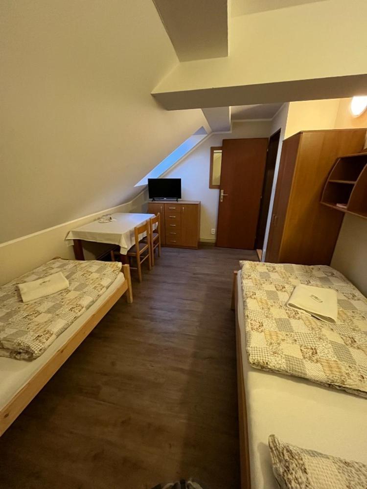 Penzion Pod Zámkem Průhonice Exterior foto