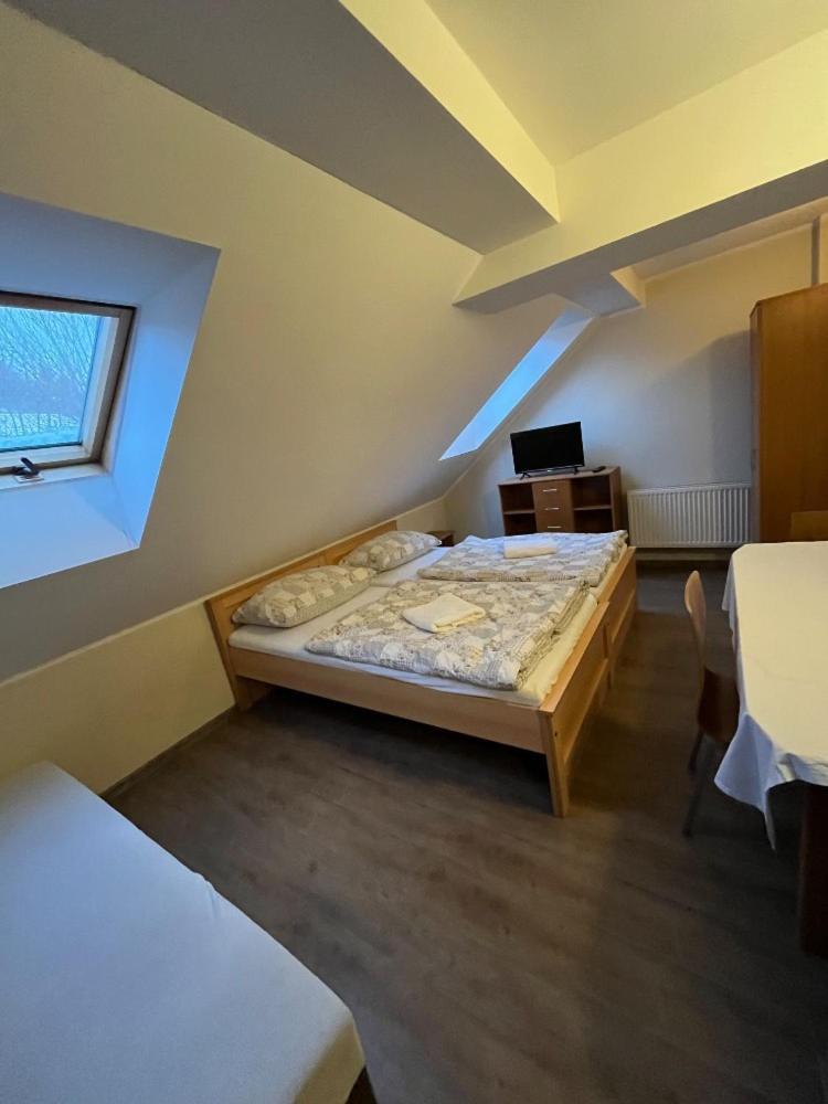 Penzion Pod Zámkem Průhonice Exterior foto