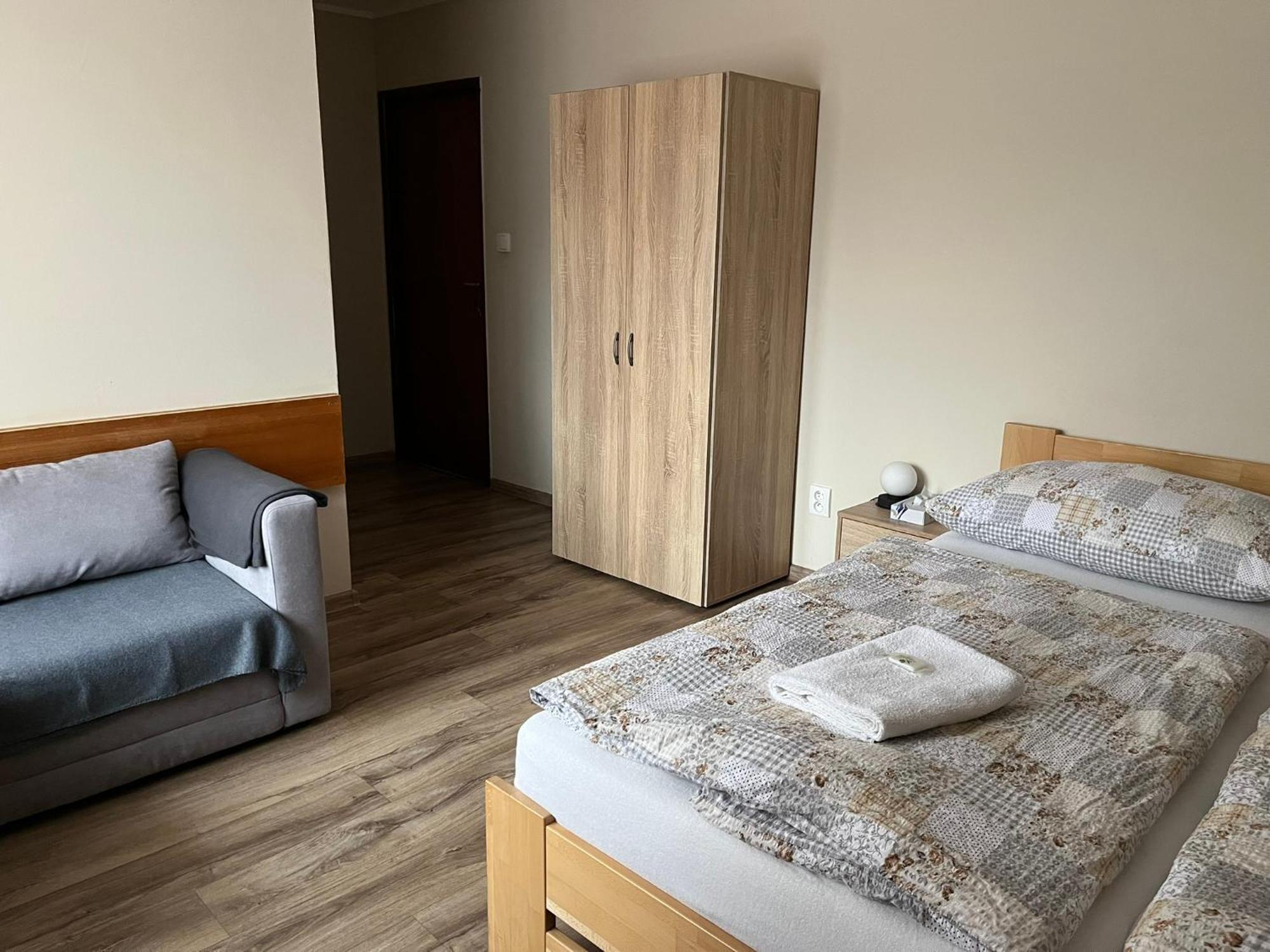 Penzion Pod Zámkem Průhonice Exterior foto