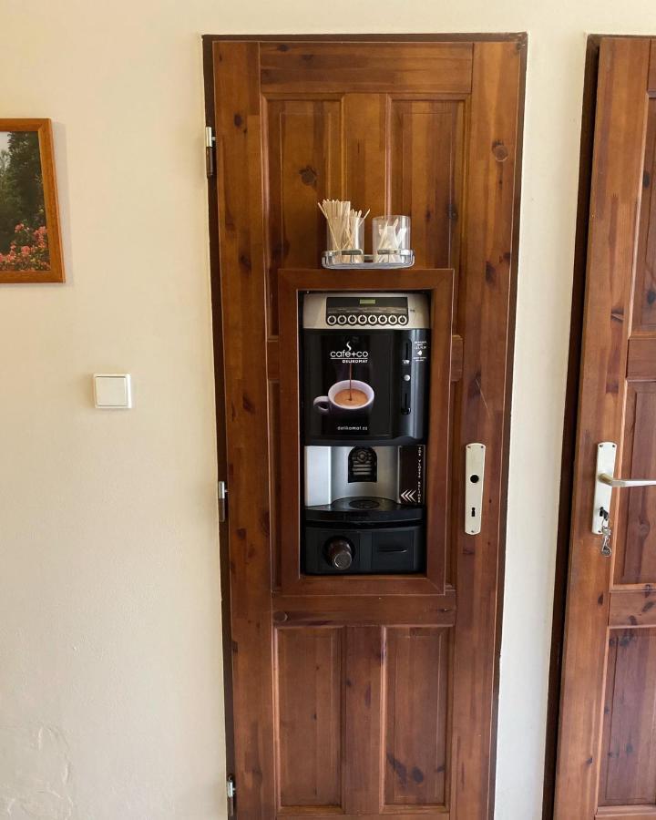 Penzion Pod Zámkem Průhonice Exterior foto
