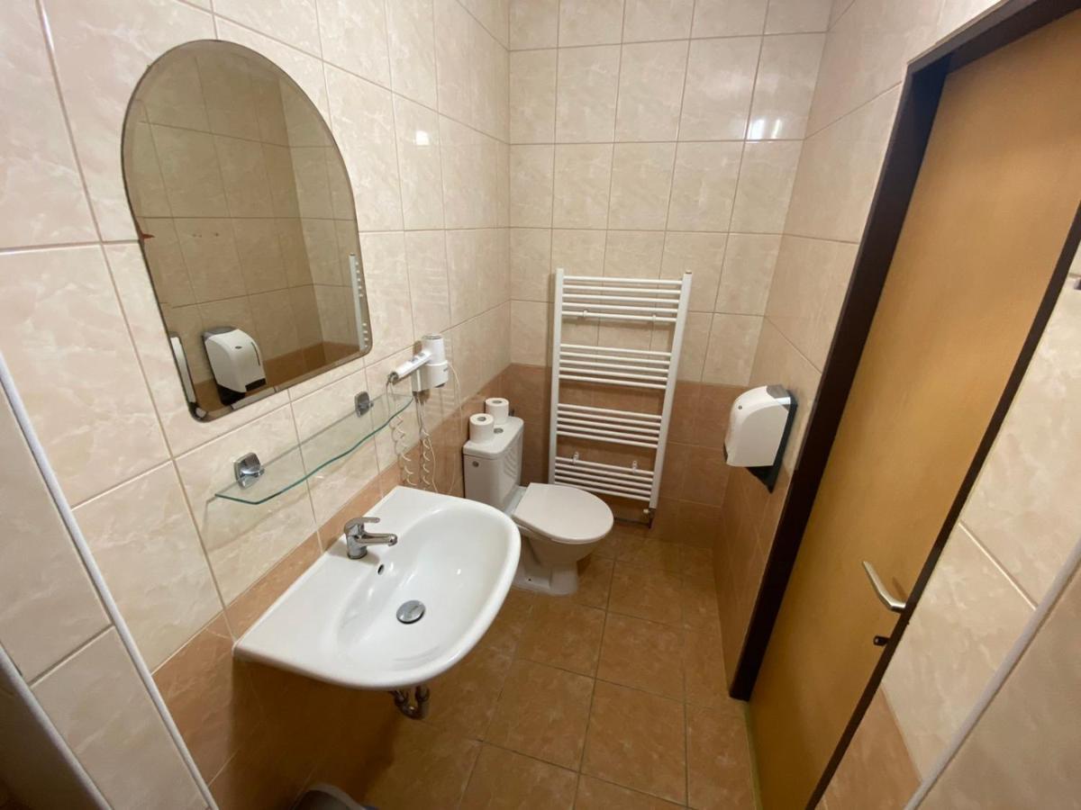 Penzion Pod Zámkem Průhonice Exterior foto